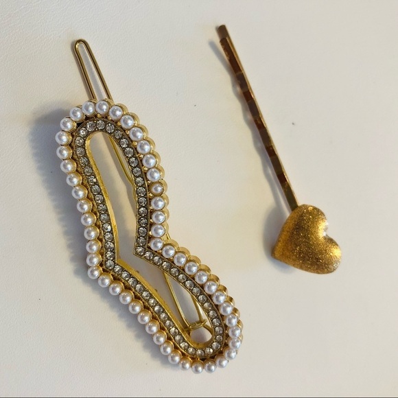 💜3/$30 “Love is in the Hair❤️ “Pair of Heart Hair accessories 🆕 - Picture 3 of 5